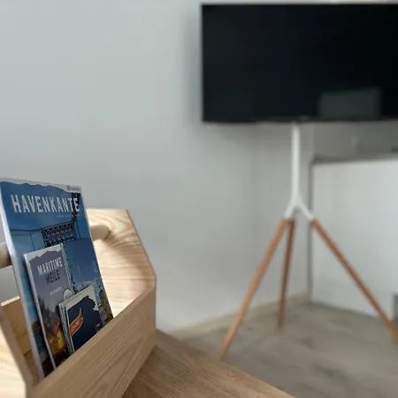 Garden Flat At The Harbour In Whv Appartement