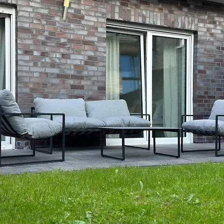 Garden Flat At The Harbour In Whv