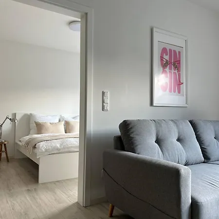 Apartment Garten-wohnung Am Hafen Von Whv